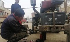 拖拉機(jī)固定作業(yè)和牽引其他車輛時(shí)應(yīng)注意什么？